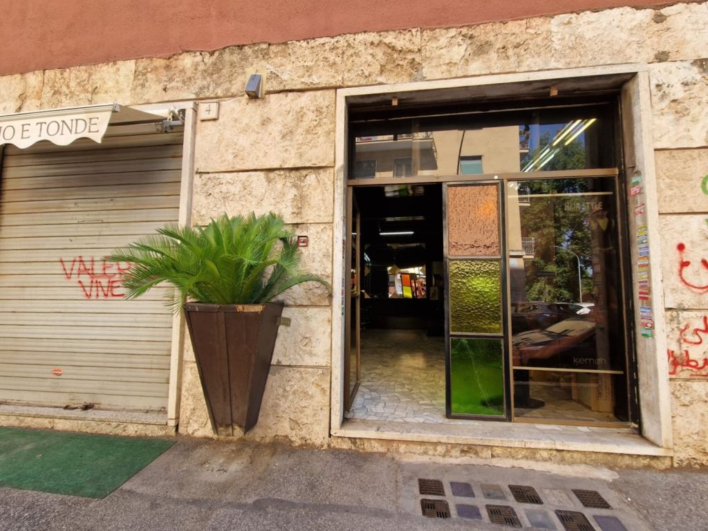 roma-via-valsassina-locale