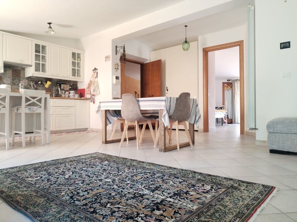 appartamento-ristrutturato-con-tre-balconi-e-posto-auto