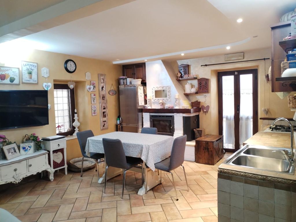 appartamento-indipendente-con-terrazzo-panoramico-e-camino